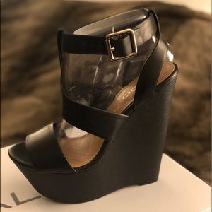 NWT Aldo size 6 women’s black wedges